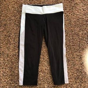 VS Pink Cropped Leggings